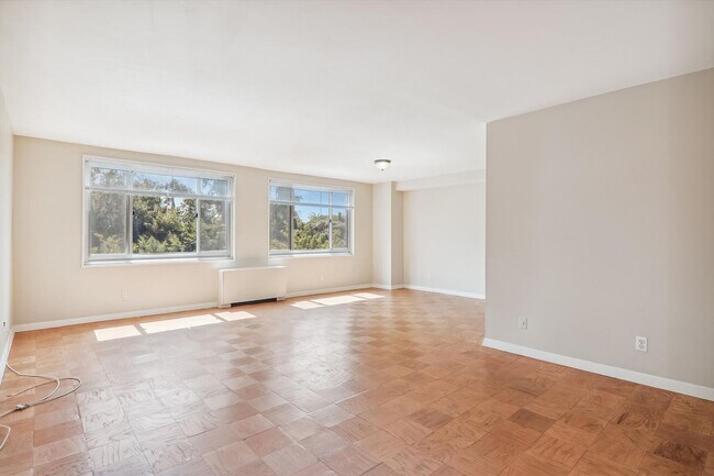 Building Photo - Spacious 1br/1bth Condo minutes from Downtown Silver Spring!