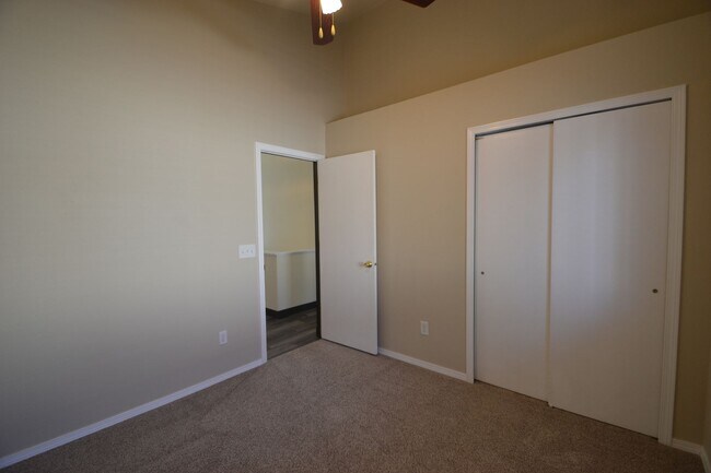 Building Photo - 5 Bed 3 Bath Ranch with Finished Basement