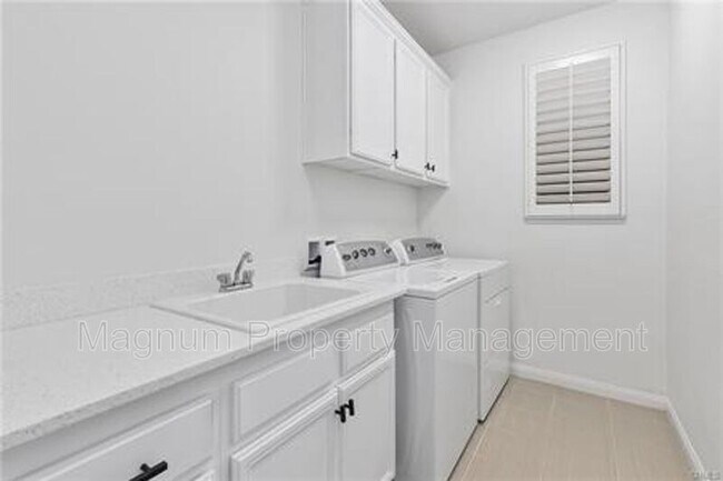 Building Photo - 31650 Sweetwater Cir