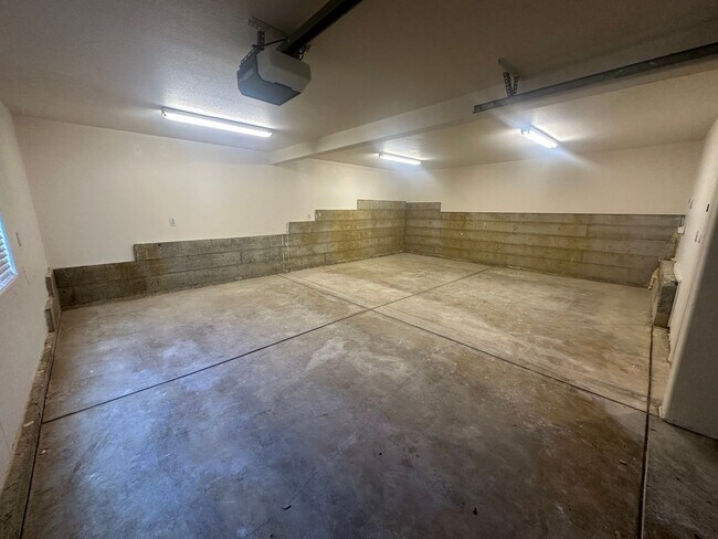 Building Photo - Spacious 3-Bedroom, 2-Bath Home for Rent i...