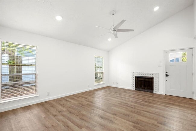 Building Photo - 6203 Okner Ln
