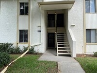 Building Photo - 211 Pine Ct