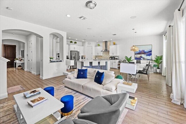 Building Photo - 8746 Crescendo Ave