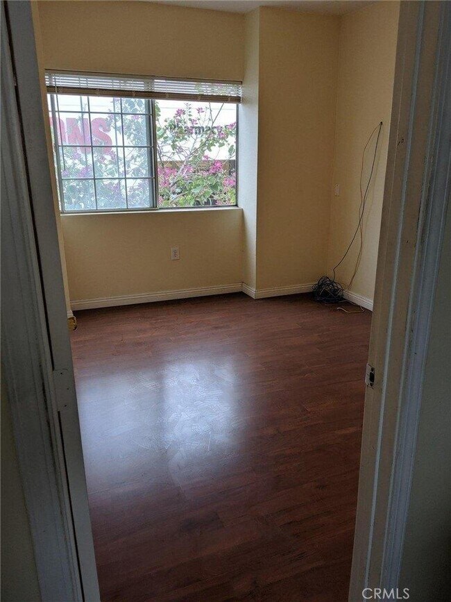Building Photo - 643 E Broadway-
