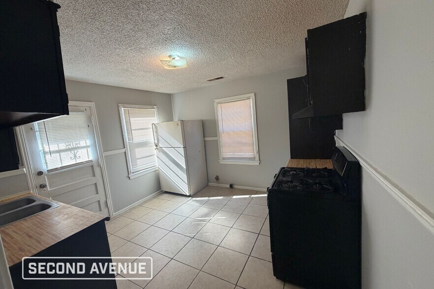 Building Photo - 2709 Henley Dr