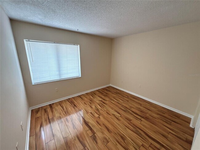 Building Photo - 5169 Vineland Rd