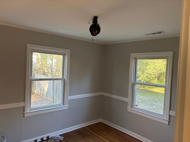 Building Photo - 717 Brighton Rd