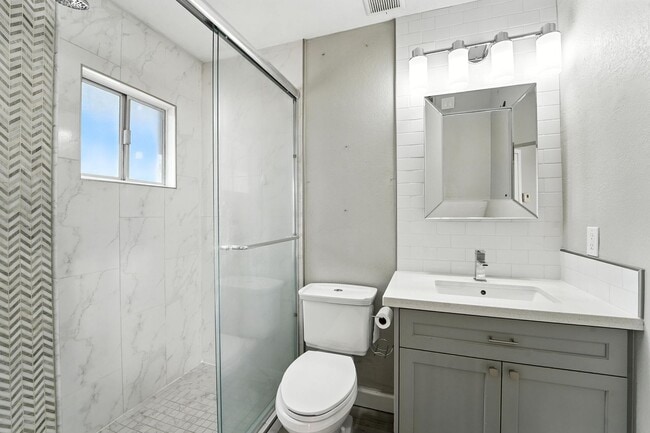 Building Photo - Heart of Phoenix Living – Modern 1BR with ...