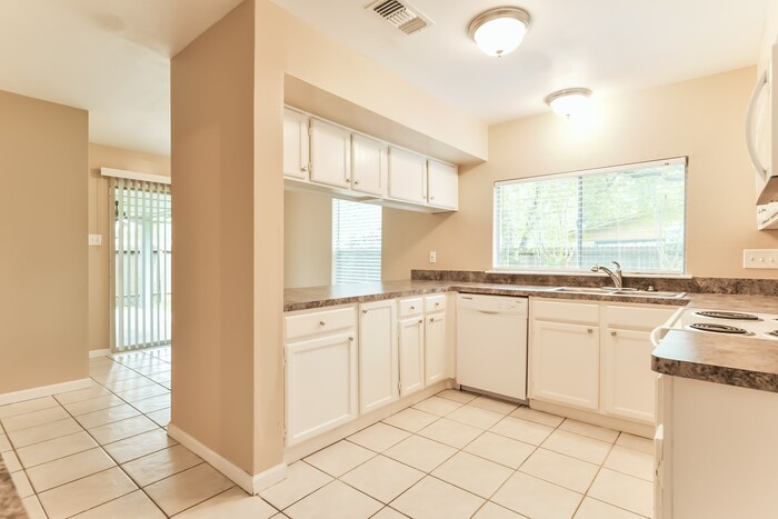 Building Photo - 2111 Mustang Springs Dr