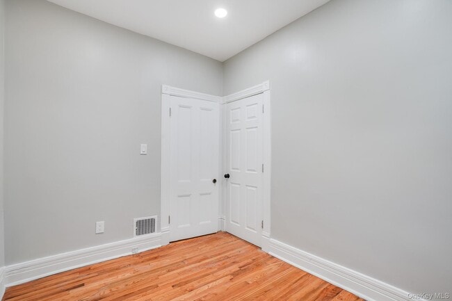 Building Photo - 27 Orchard Pl