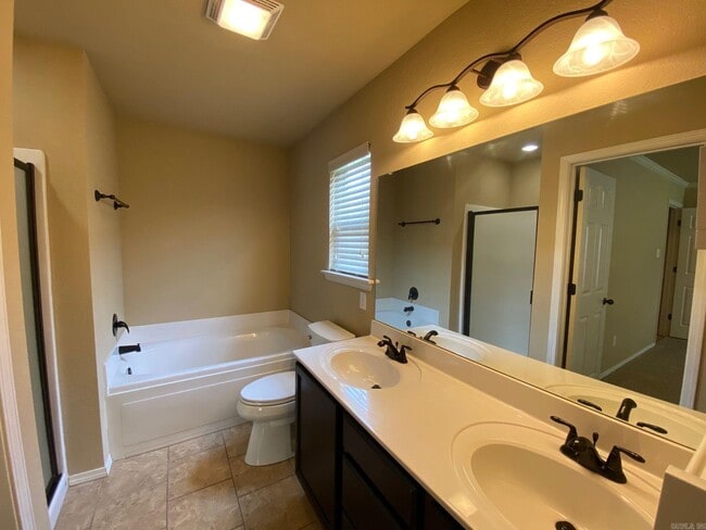 Building Photo - 2633 Chapel Creek Dr