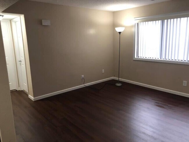 Building Photo - 411 Packwaukee St