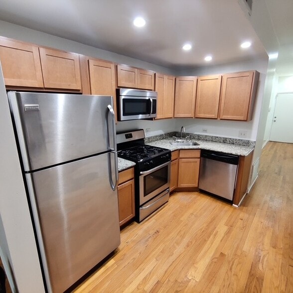 Building Photo - 619 S Loomis St