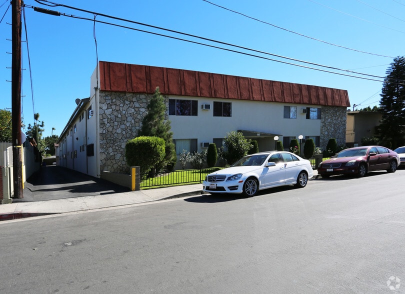 Primary Photo - Redstone Apartments
