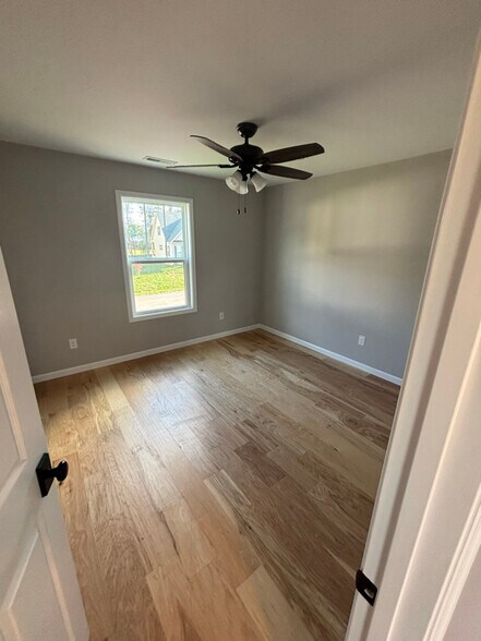 Building Photo - 205 Cherokee Dr