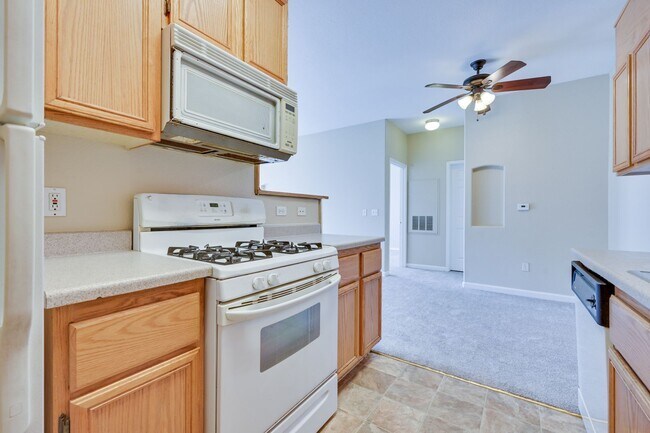 Building Photo - NE Near Nellis! Gated! Community Pool, Spa...