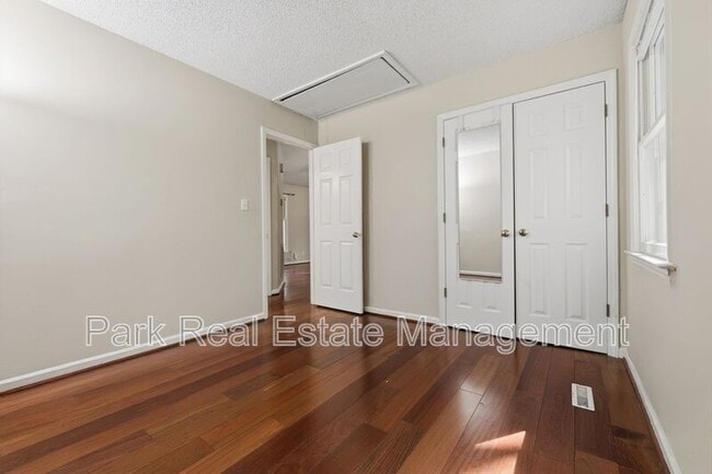 Building Photo - 106 Laura May Ln