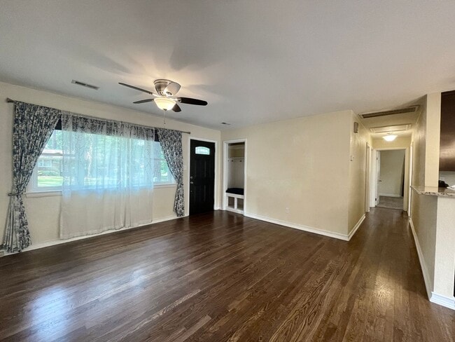 Building Photo - Ready 07-13-26! 4/2 Ranch Home On Corner Lot! Pet-Friendly & All Appliances Convey!