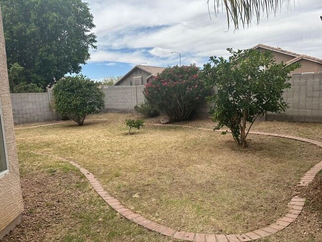 Building Photo - **Beautifully Updated 4-Bedroom Home in Pr...