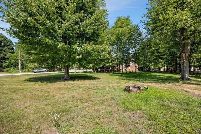 Building Photo - 4790 Belzair Dr