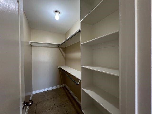 Building Photo - 2720 Camelot Dr
