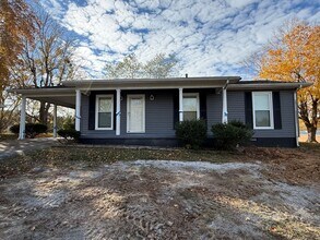 Building Photo - House in Kuttawa