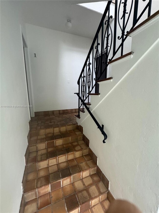 Building Photo - 319 W 28th St