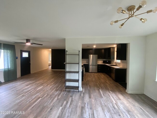 Building Photo - 9922 N Parkview Dr