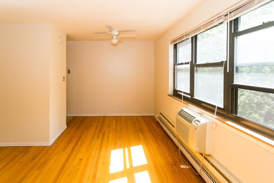 Building Photo - 665 W Wrightwood Ave