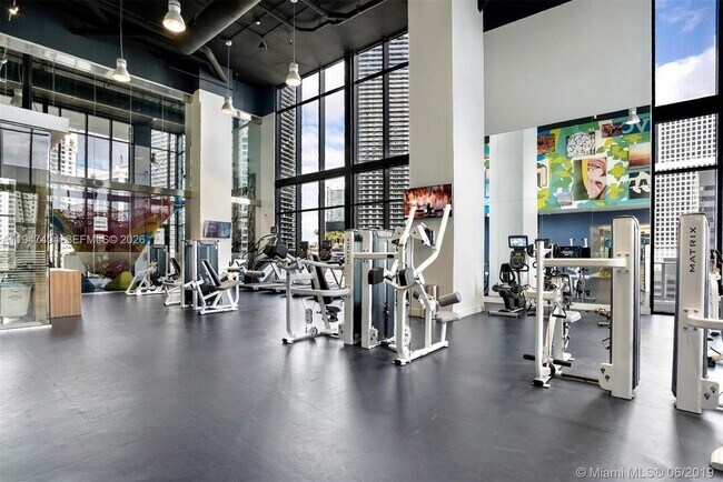 Building Photo - 1010 Brickell Ave