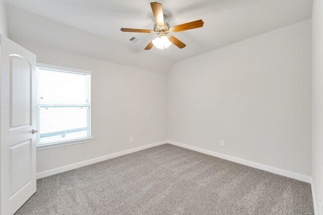 Building Photo - 18906 Whistling Oaks Dr