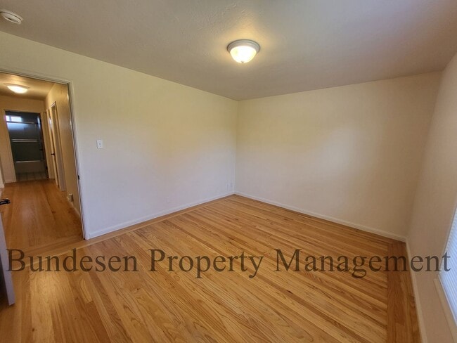 Building Photo - Adorable 3 Bedroom Home in Central Petaluma ~ Available Now!98 Wilmington Drive