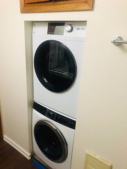 Washer/Dryer - 4204 SE Boise St