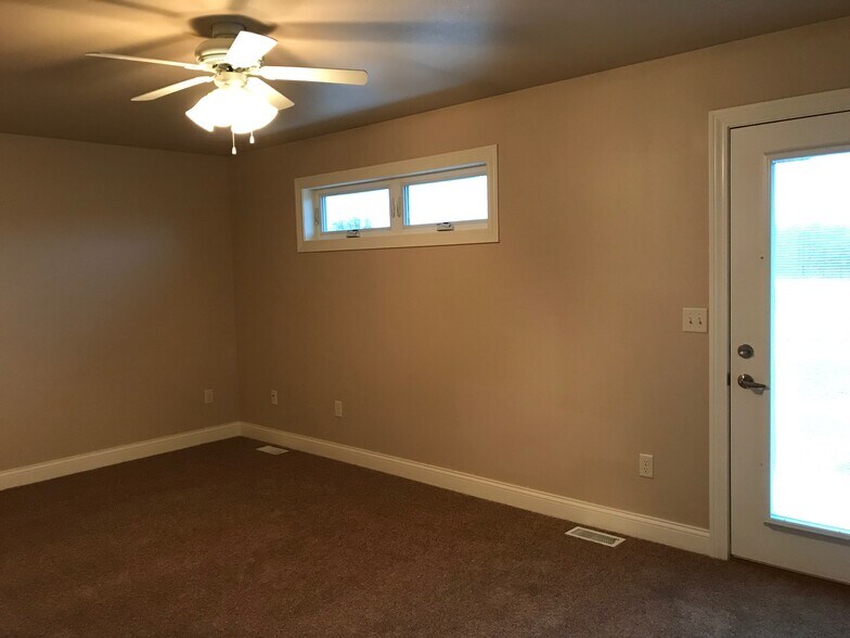 Master bedroom - 104 Scenic Drive