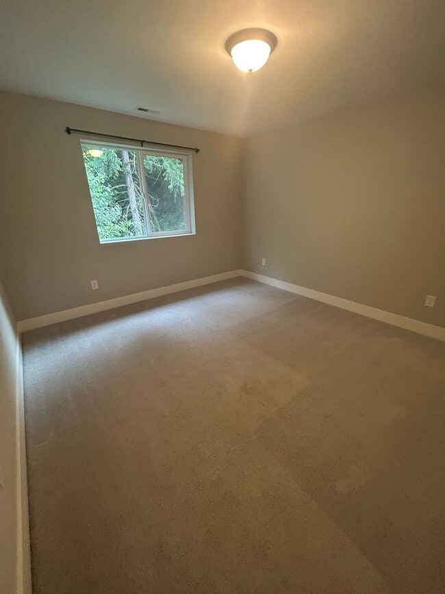 Building Photo - Spacious 4 Bed / 3.5 Bath Home in Easton C...