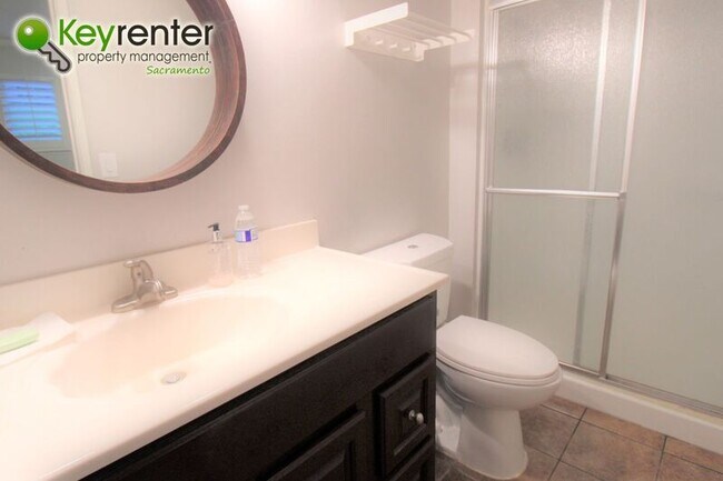 Building Photo - 8312 Camelback Ct