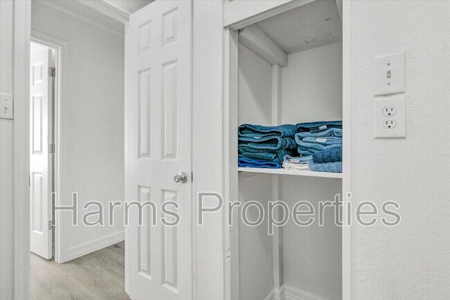 Building Photo - 185 Weiss Bluff Rd