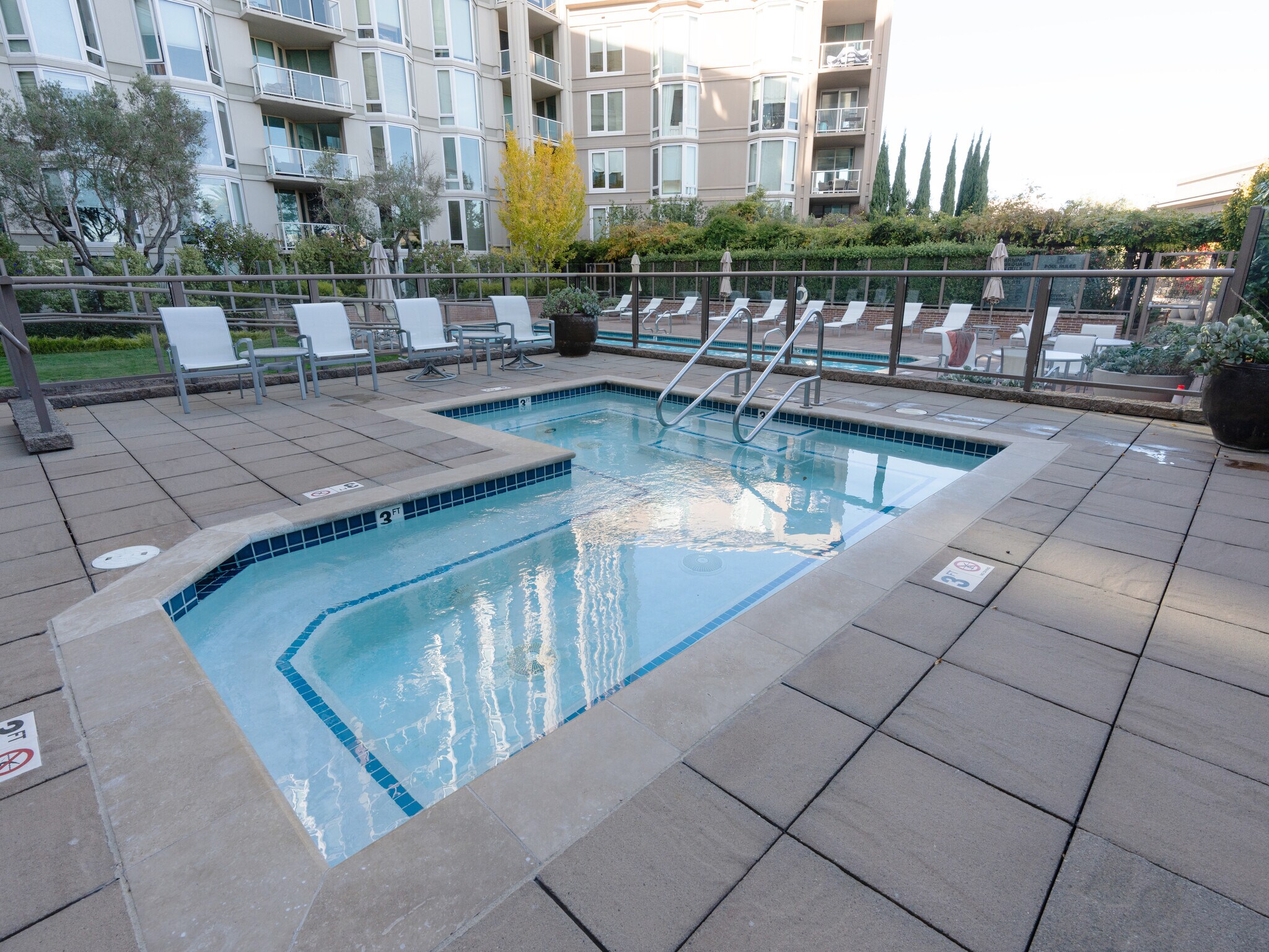 Building Photo - 88 King St