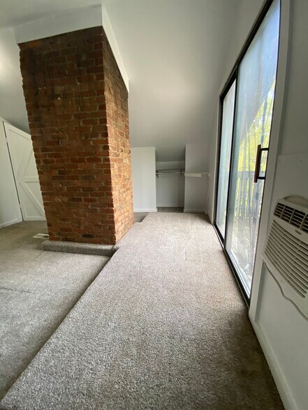 Loft Bedroom - 222 W End Blvd