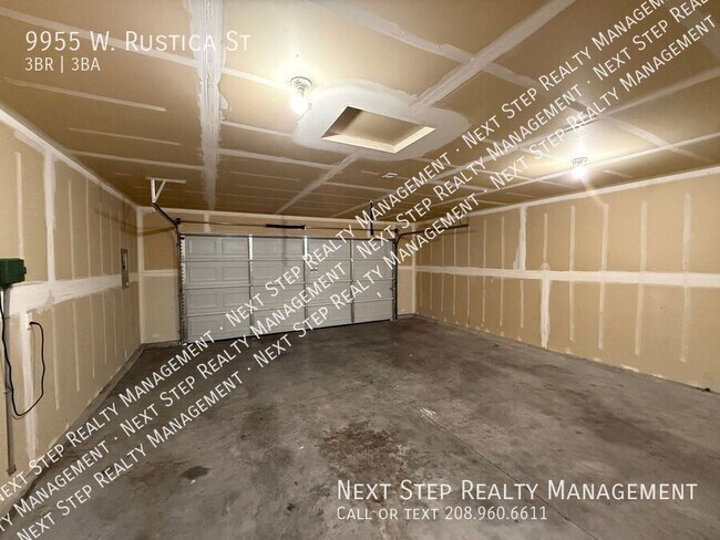Building Photo - 9955 W Rustica St