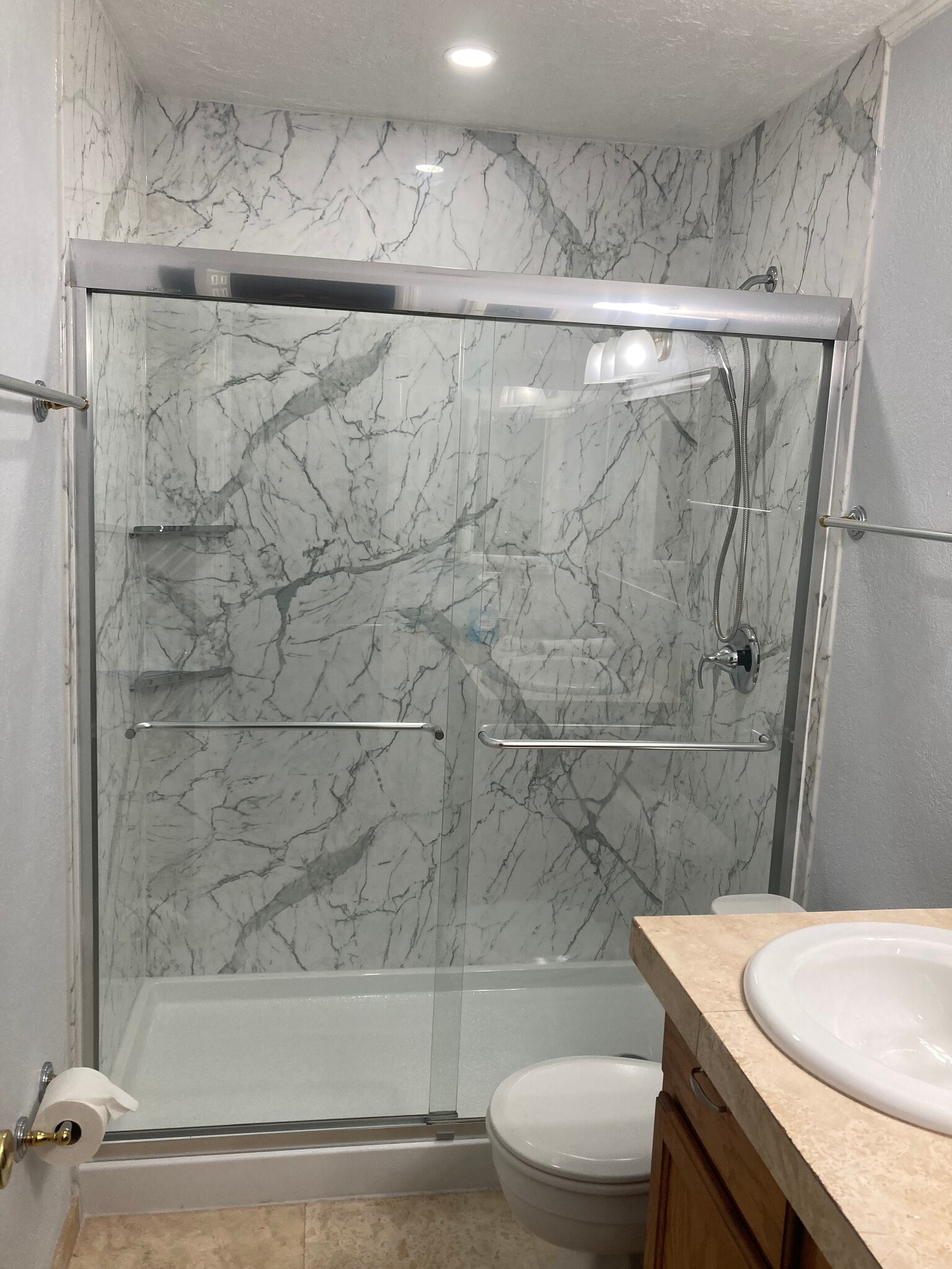 Walk in shower - 368 Georgetown Dr