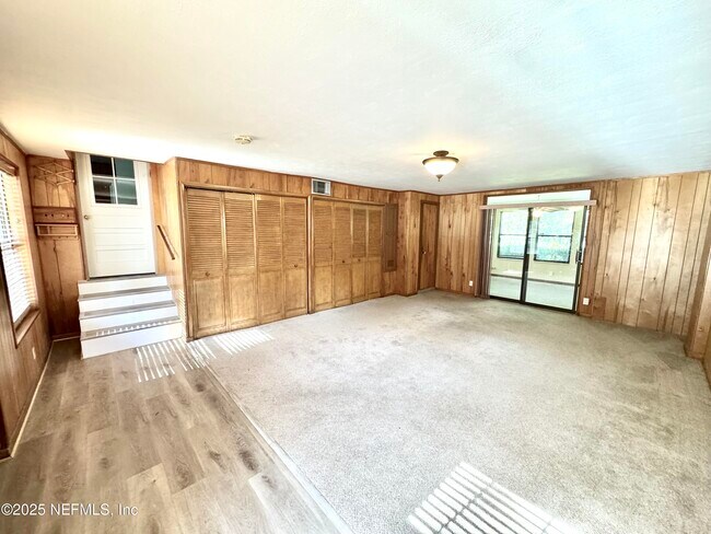 Building Photo - 1692 E Holly Oaks Lake Rd