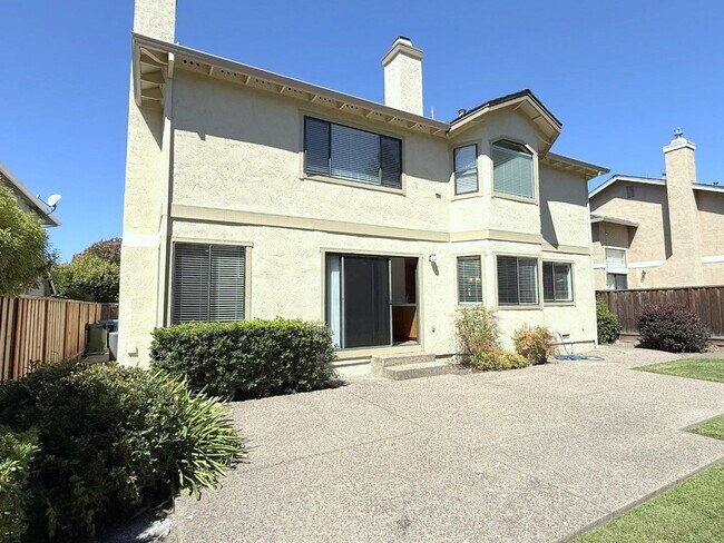 Building Photo - 20 Stratford Ct