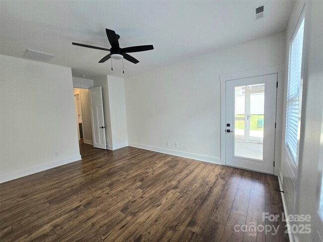 Building Photo - 5 Heartleaf Cir