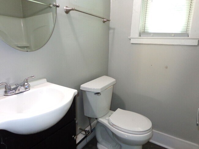 Building Photo - Townhomes at West Little Creek - Holiday Rent Special!