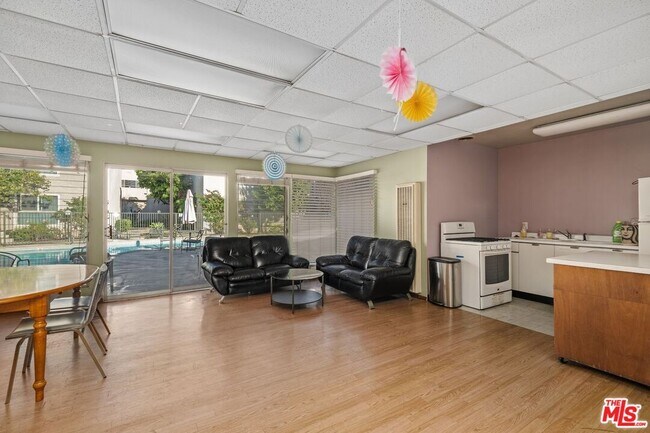 Building Photo - 3166 S Sepulveda Blvd