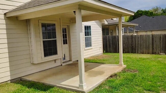 Building Photo - 3109 Lynnbrook Dr