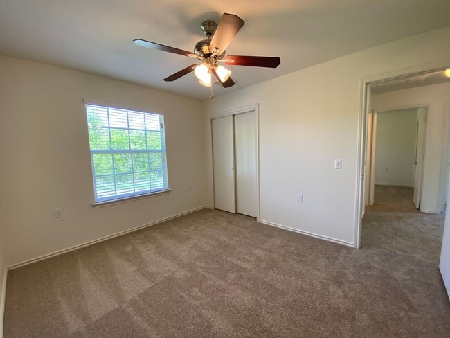 Building Photo - 4 Bedroom in Thaxton Place