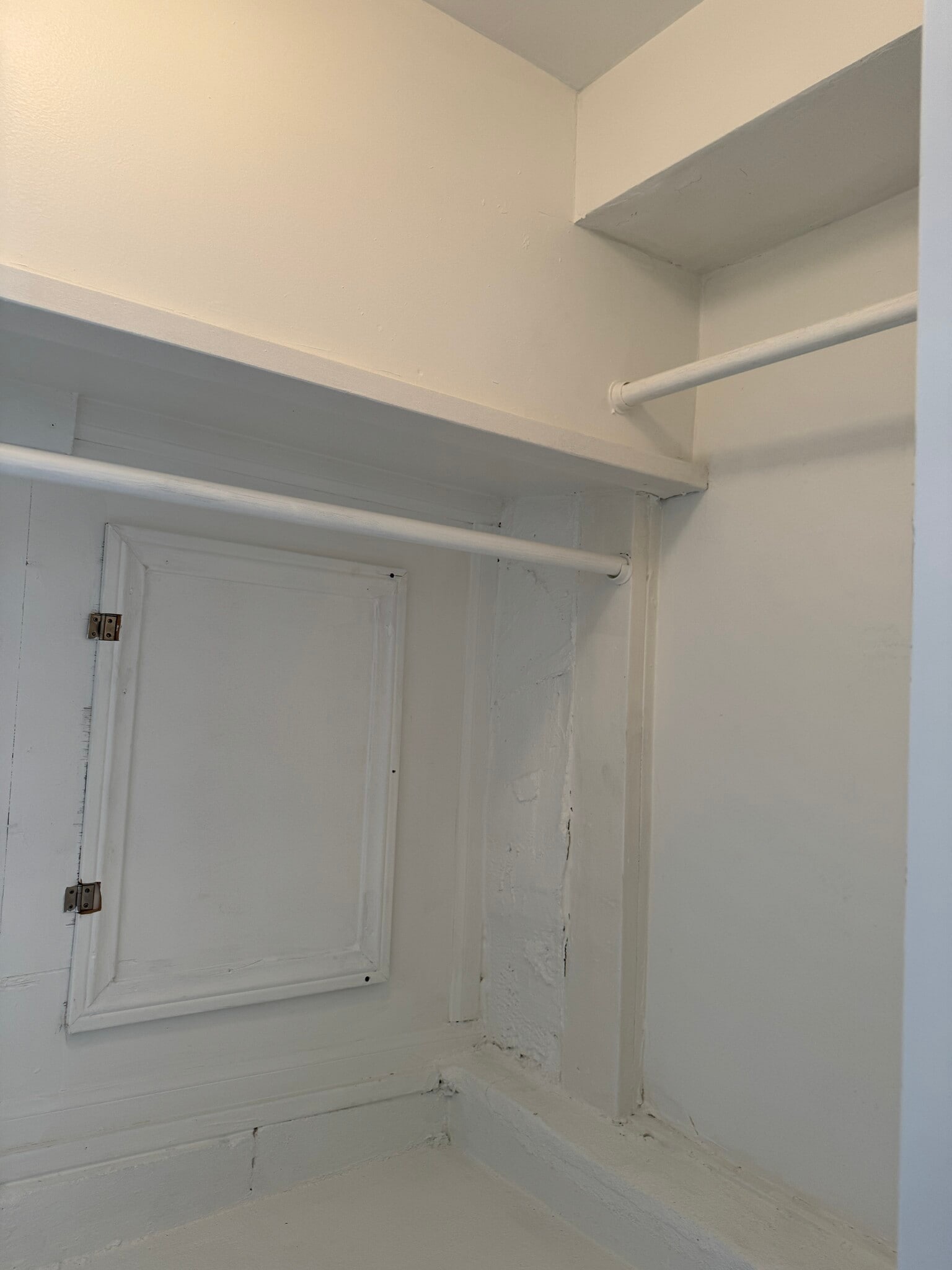 Building Photo - 414 Monterey Ln