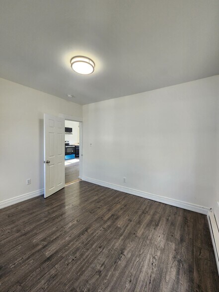 Building Photo - 135 Willow St